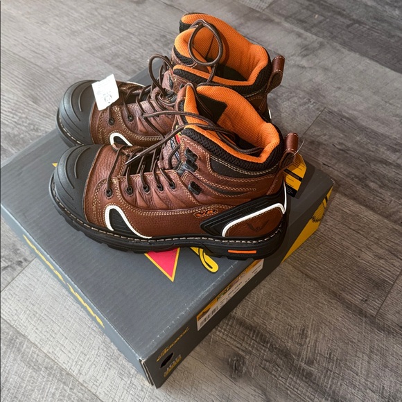 NWT Thorogood Brown and Black Men's Boots - Picture 4 of 8